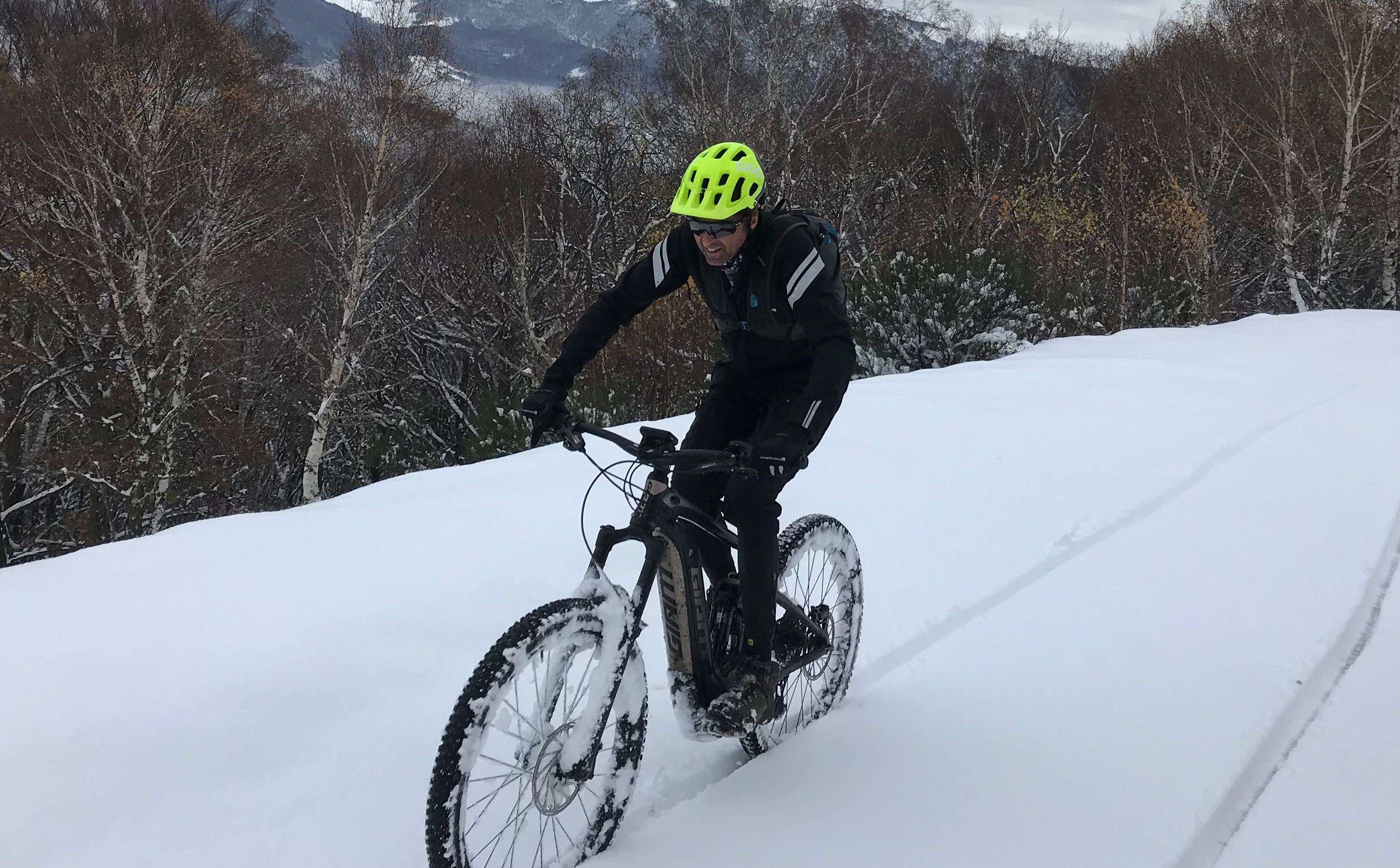 Abbigliamento invernale per ciclismo: cosa serve per un